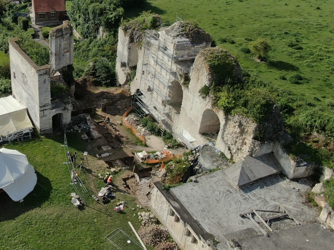 archeologie tourisme vue generale chateau de picquigny visite culture