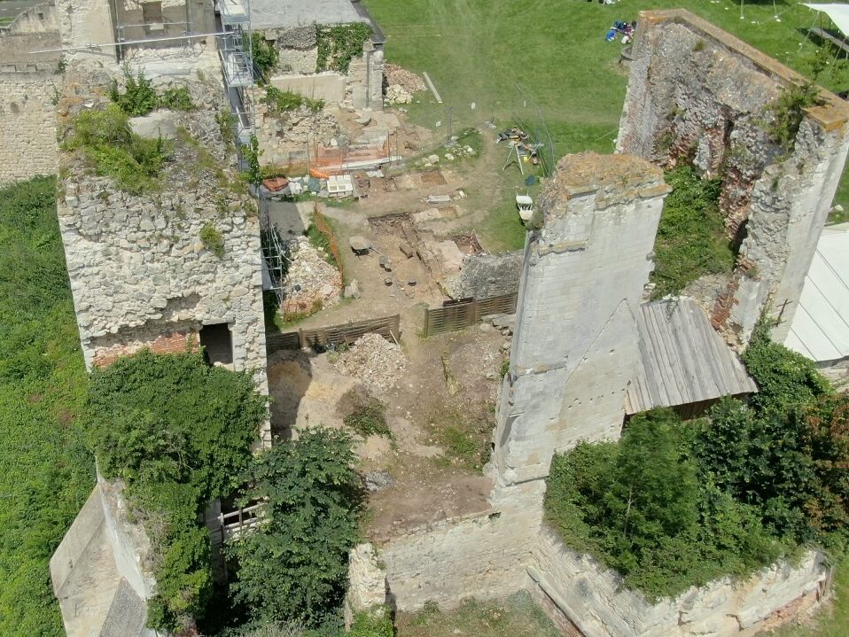 archeologie tourisme culture chateau picquigny visite